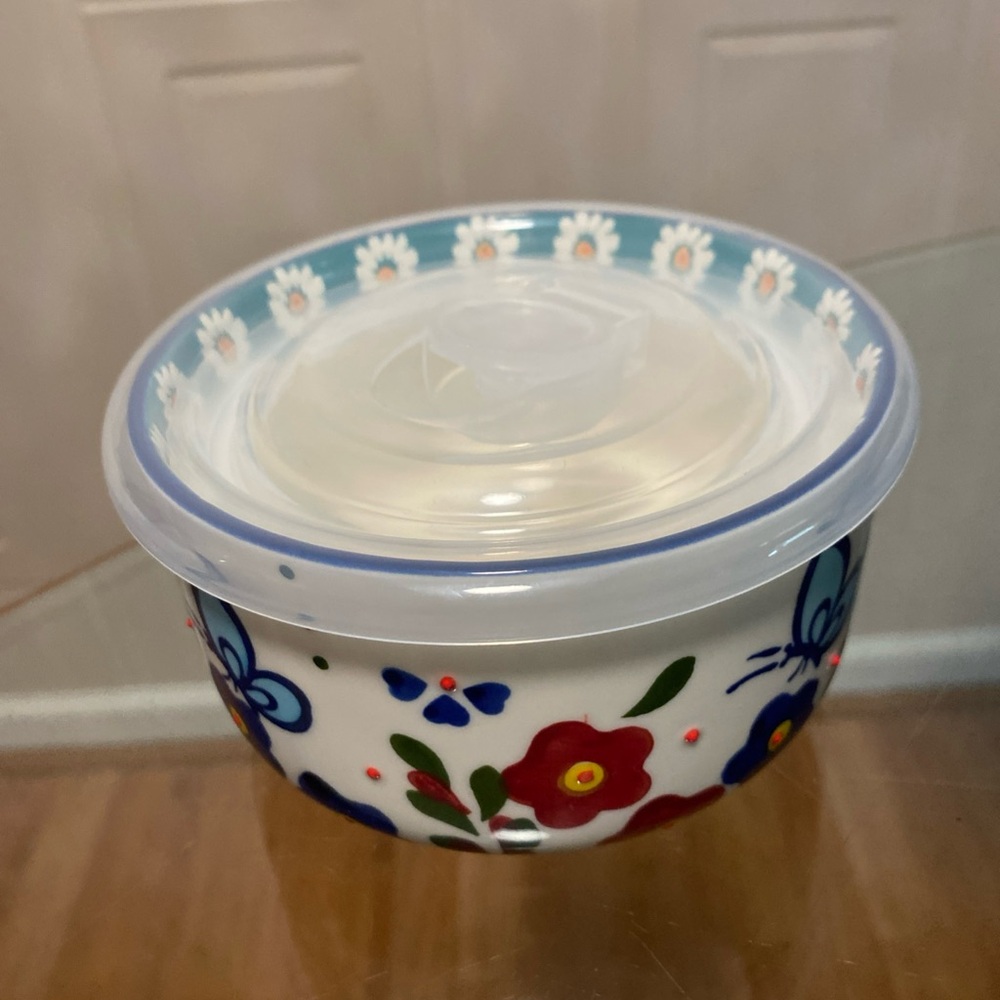 Brand New SH Beautiful Bowl With Lid 5”